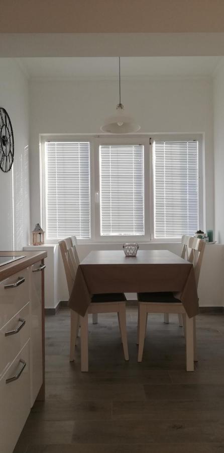 Apartments Tinjarosa Mundanije المظهر الخارجي الصورة