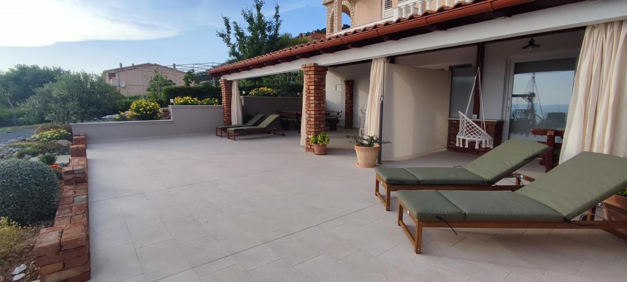 Apartments Tinjarosa Mundanije المظهر الخارجي الصورة
