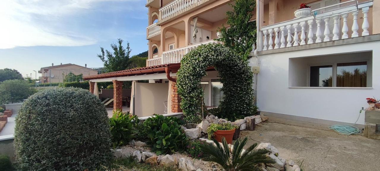 Apartments Tinjarosa Mundanije المظهر الخارجي الصورة